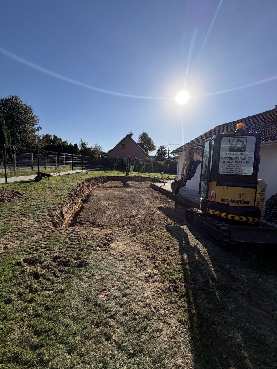 Terrassement de fouilles à la mini-pelle Komatsu à Hauteville – Hpaysage
